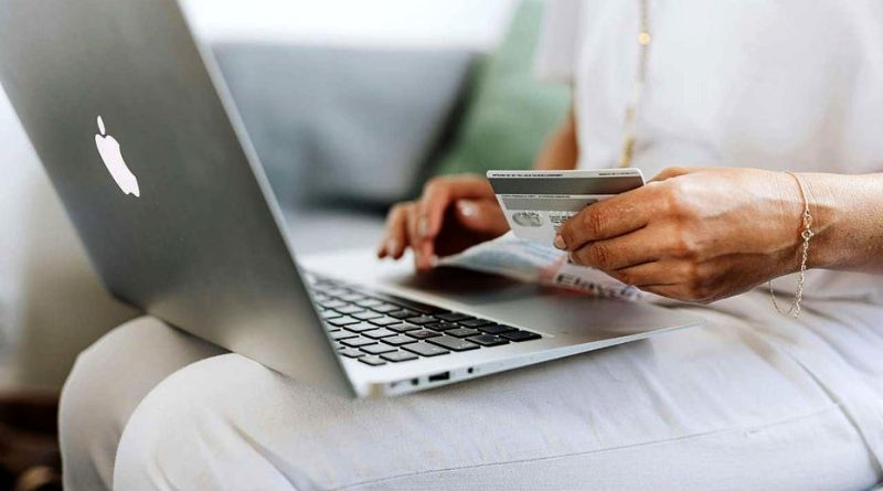 E-Commerce Teknolojisi: Alışverişin Geleceği E-commerce teknolojisine giriş Türkçe