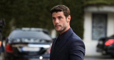 Here is the rewritten content in Turkish: Başlık: Berk Cankat,