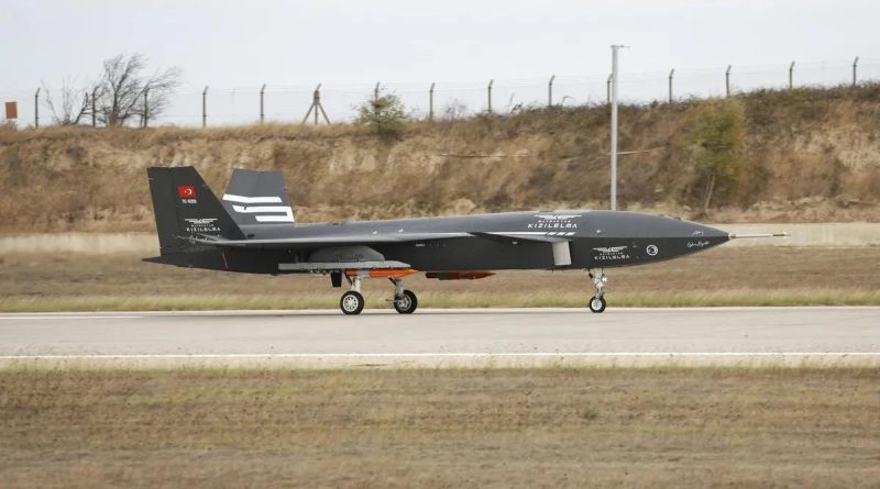 Başlık: Bayraktar KIZILELMA'nın Mühimmatlı Uçuşu Paylaşıldı İçerik: Baykar ve ASE