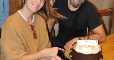 Here is the rewritten text in Turkish: Başlık: Leyla ile