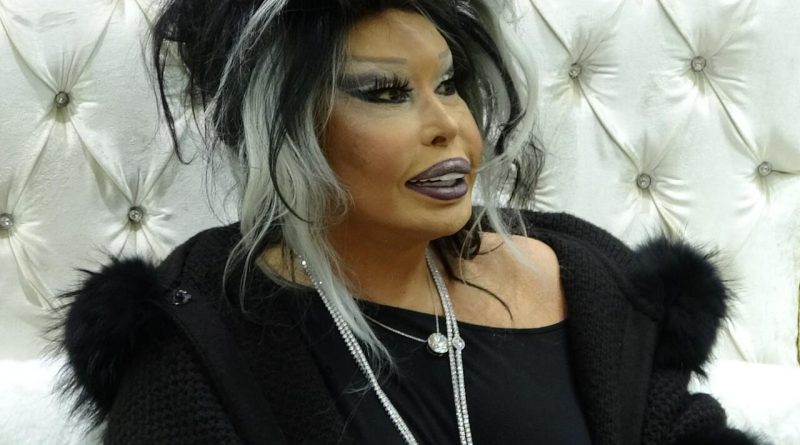 Here is the requested content in Turkish: Bülent Ersoy: Param