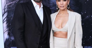 Here is the rewritten text in Turkish: Başlık: Boşanmak Başına