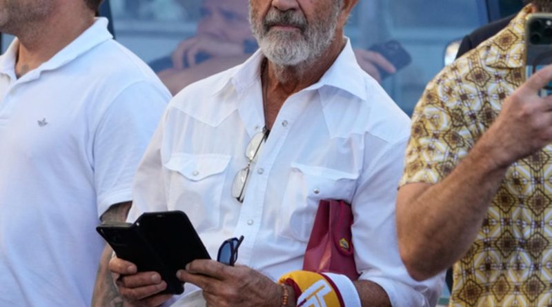 Mel Gibson, Roma'da Futbol Maçı Seyretti Mel Gibson, Roma'da Futbol