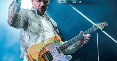 Here is the rewritten text in Turkish: Başlık: Kenan Doğulu,