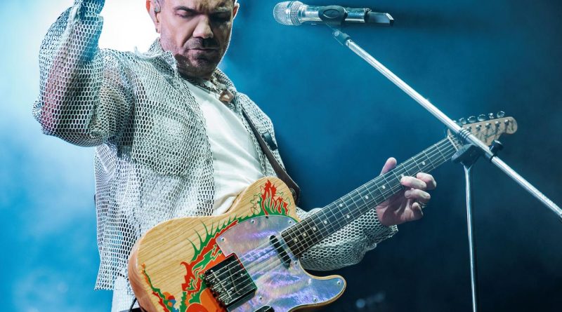 Here is the rewritten text in Turkish: Başlık: Kenan Doğulu,