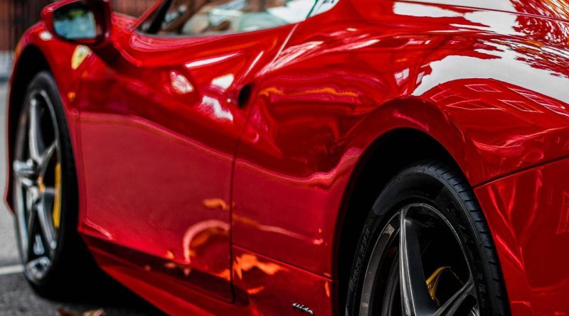 Maliye 'T' plakalı Ferrarilerin peşinde Türkiye'de 24 ay kalabiliyor, yurt