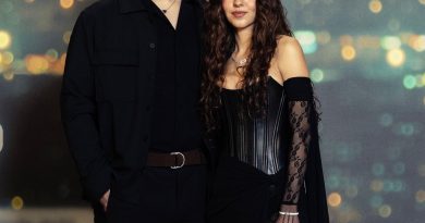 Başlık: Çağatay Ulusoy'un Doğum Günü Kutlandı Sevgilisi Aslıhan Malbora'nın Sürpriz