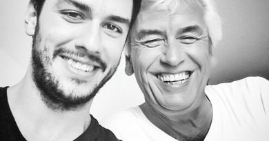 Aras Aydın, Babasını Kaybetti Türk Sinemasının Ünlü Oyuncusu Aras Aydın'a