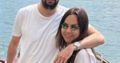 Başlık: Ebru Gündeş'le Murat Özdemir'in Uzaktan Boşanması Ebru Gündeş, Bugün