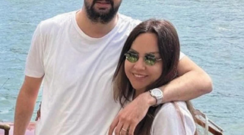 Başlık: Ebru Gündeş'le Murat Özdemir'in Uzaktan Boşanması Ebru Gündeş, Bugün