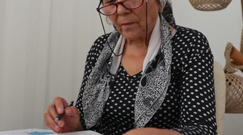 Here is a new attempt: Başlık: Liseden 60 Yaşında Mezun