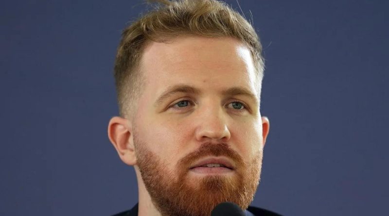 Fenerbahçe'de Devin Özek için Flaş Karar Çıktı Fenerbahçe'de sezon başında