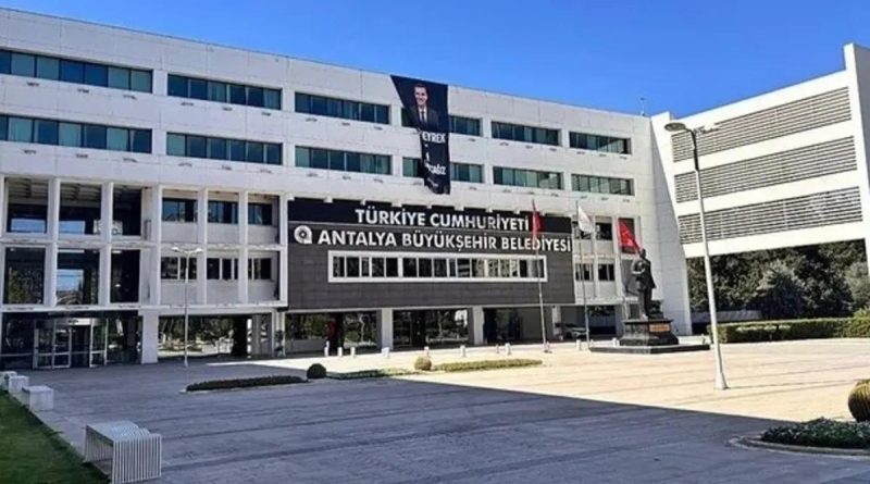 Başlık: Antalya Büyükşehir Belediyesi'ne yönelik rüşvet soruşturmasında 3 tahliye İçerik: