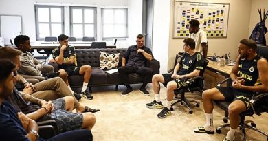 Fenerbahçe Başkanı Sadettin Saran, Futbolcularla Bir Araya Geldi Fenerbahçe'de Başkan