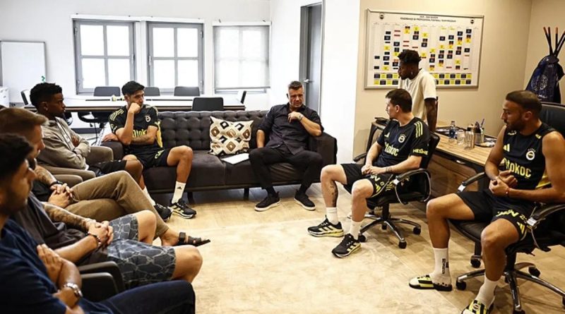 Fenerbahçe Başkanı Sadettin Saran, Futbolcularla Bir Araya Geldi Fenerbahçe'de Başkan