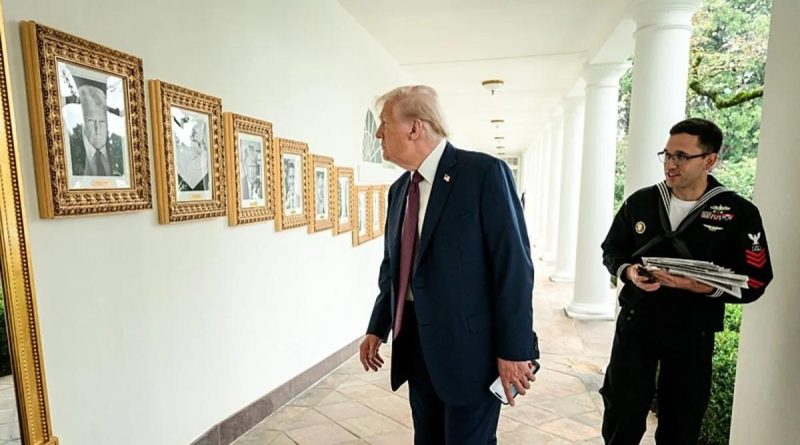 Beyaz Saray'da Otomatik Kalem Fotoğrafı Asıldı Beyaz Saray'da