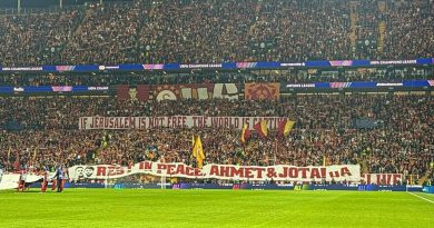 Here is the rewritten text in Turkish: Başlık: Galatasaray Tribünleri,