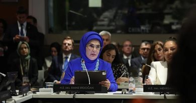 Here is a Turkish text that meets your requirements: Emine