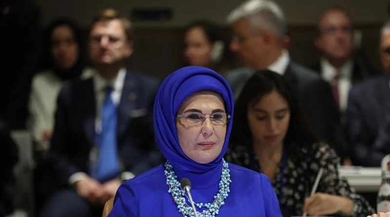 Here is the requested Turkish content: Başlık: Emine Erdoğan, Anadolu