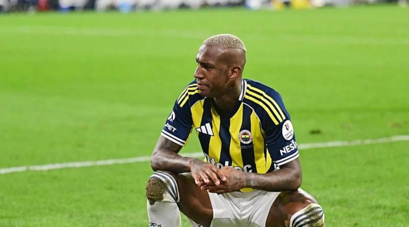 Talisca'ya Tribünlerin Desteği Fenerbahçe'nin Brezilyalı Forveti Anderson Talisca, Ligdeki 2