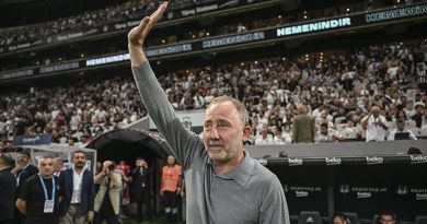 Başlık: Beşiktaş'ta Sergen Yalçın'dan Sürpriz Karar! İçerik: Sergen