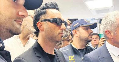 Perperişan Şarkıcısı Mabel Matiz'in İfade Verdiği Haber Müstehcenlik Suçlamasına Karşı