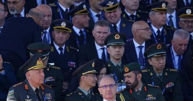 Sadece TÜRKÇE, en fazla 10 kelimelik, noktasız ve özgün bir