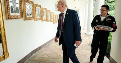 Here is the requested Turkish content: Başlık: Trump'tan Biden'a Alaylı