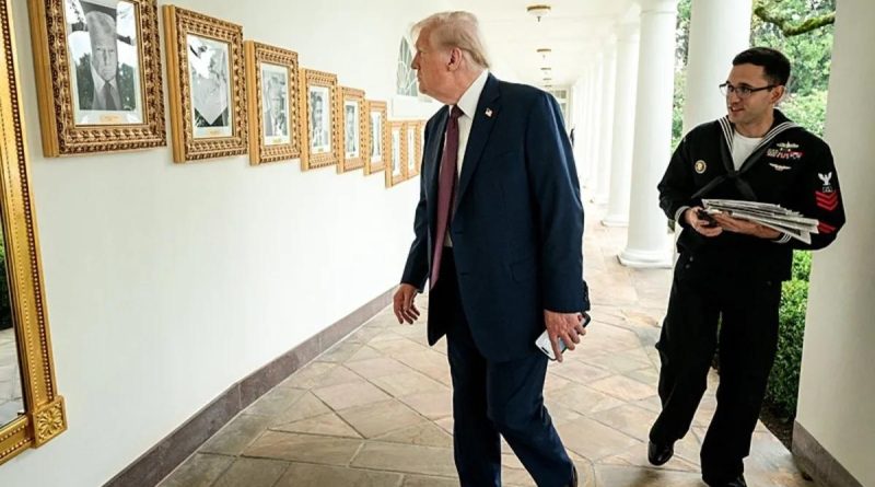 Here is the requested Turkish content: Başlık: Trump'tan Biden'a Alaylı