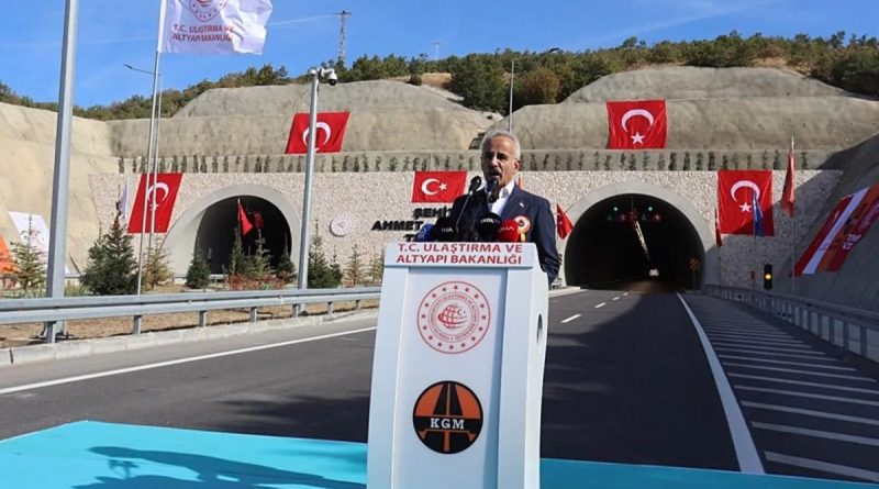 Here is the rewritten content in Turkish: Başlık: Bakan Uraloğlu,