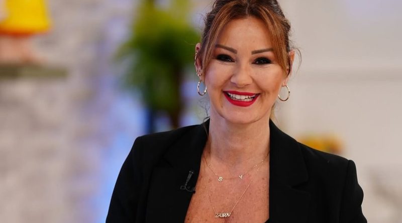 Here is a Turkish-only content that meets your requirements: Pınar