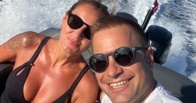 Here is the rewritten text in Turkish: Başlık: Pınar Altuğ,