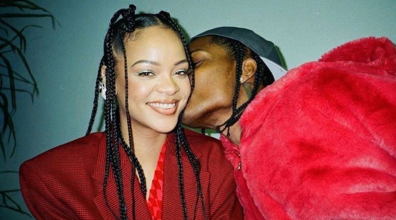 Here is the rewritten text in Turkish: Başlık: Rihanna, Üçüncü