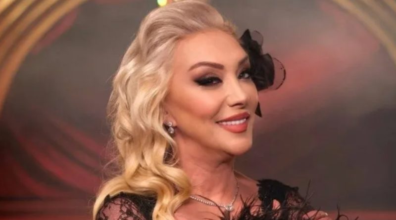 Here is the rewritten text in Turkish: Başlık: Şarkıcı Güllü