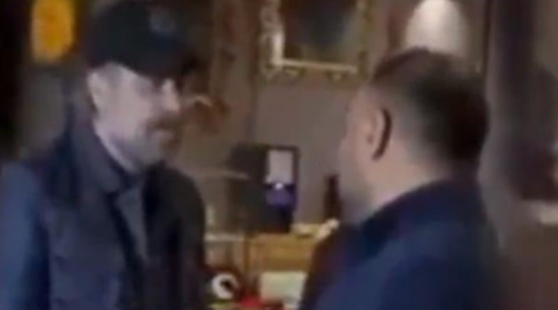 Başlık: Magazin Muhabiri Nejat İşler'e Kafa Attı Mekan Çıkışı Muhabirinin