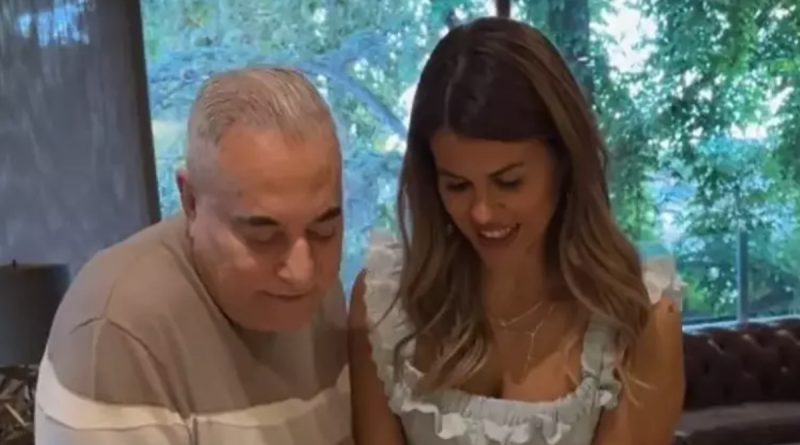 Başlık: Mehmet Ali Erbil, 40 Yaş Küçük Eşine Doğum Günü