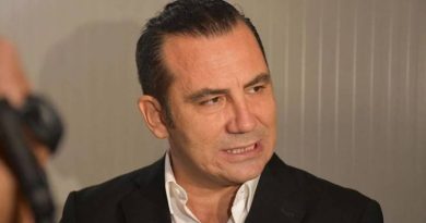 Ferhat Göçer'in Cevabı: Geç Dalganı Ferhat Göçer'in Cevabı: "Geç Dalganı"