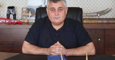 Başlık: CHP'li Antalya'da İstifa Depremi! Belediye Başkanı ve 5 Belediye