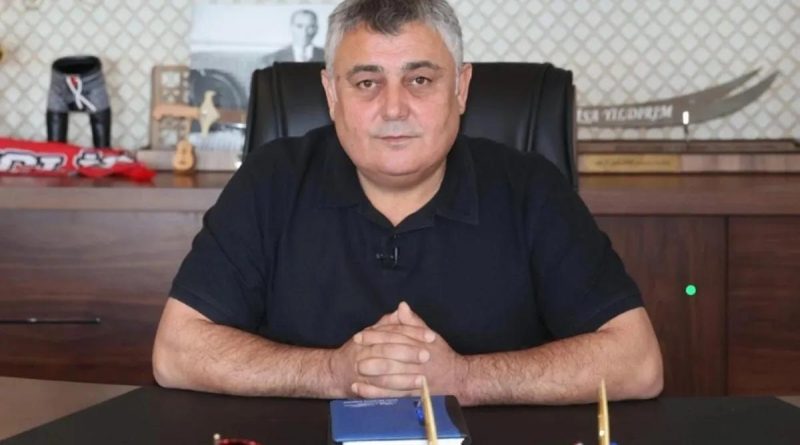 Başlık: CHP'li Antalya'da İstifa Depremi! Belediye Başkanı ve 5 Belediye