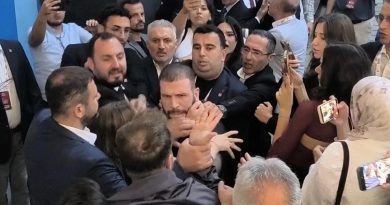 CHP Kongresinde Kavga: Tekme ve Tokatlar Havada Uçuştu Çarpıcı Bir