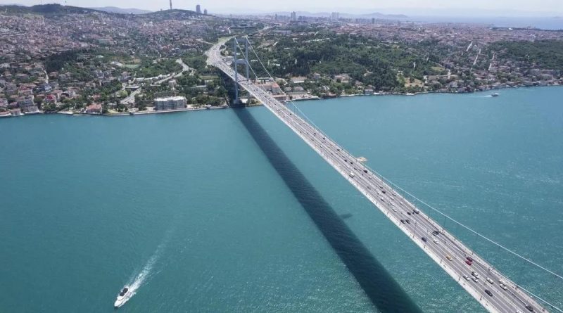 Başlık: İstanbul Boğazı'nda Gemi Trafığı Askıya Alındı Gemi Arızası Sonucu