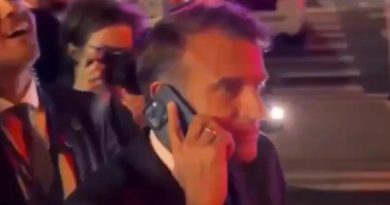 Here is the rewritten text in Turkish: Başlık: Macron'un New