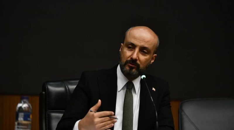 Here is the Turkish text: Başlık: AK Partili Yalçın'dan Mansur