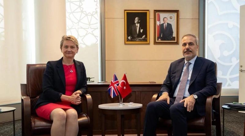 Başlık: Dışişleri Bakanı Fidan, İngiliz mevkidaşı Cooper ile bir araya