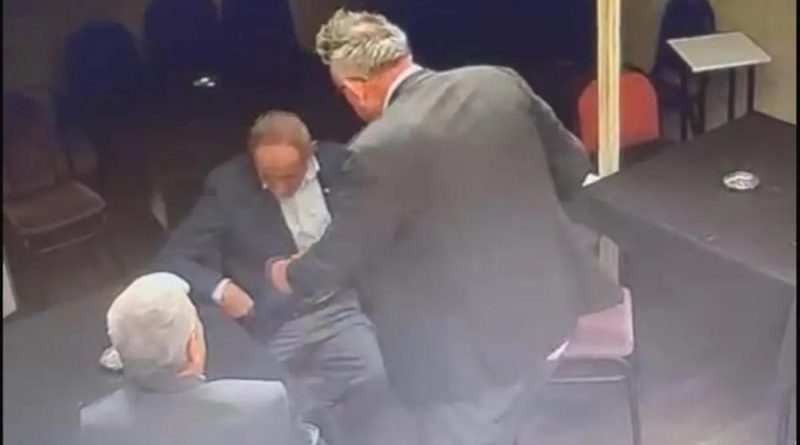 Here is the rewritten text in Turkish: Başlık: CHP'de İkinci