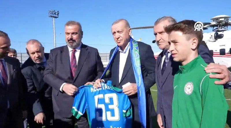 Başlık: Başkan Erdoğan, Çaykur Rizespor'a Ziyaret Etti İçerik: Başkan Erdoğan