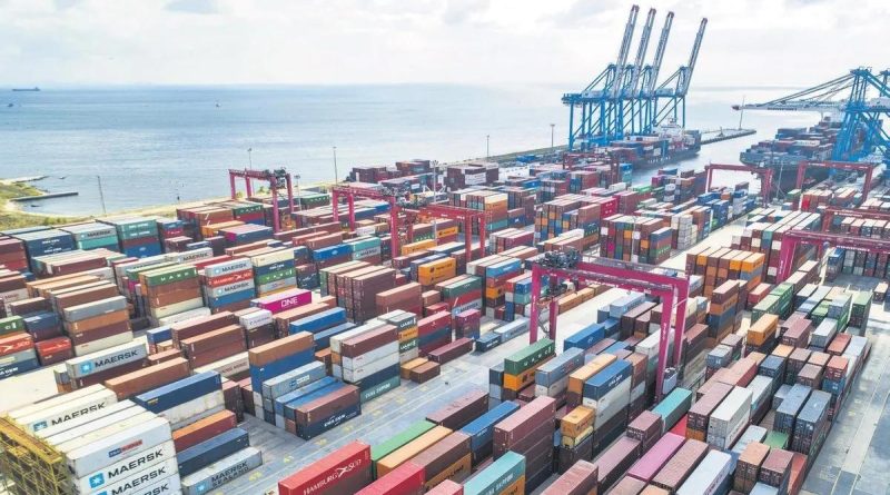 İhracatta Üçlü Rekor Türkiye ekonomisi, ihracatında üçlü rekor kırarak, tarihin