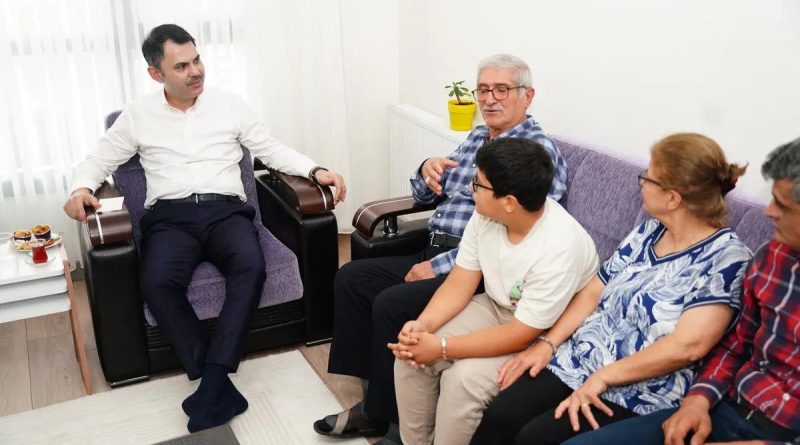 Here is the rewritten content in Turkish: Başlık: Bakan Kurum,