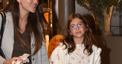 Başlık: Ece Binay, Kızıyla Gezintiye Çıkıldı Ece Binay ve Kızı