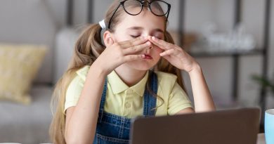 Başlık: Çocuklarda Gözlük Kullanımı Arttı: Ekran Bağımlılığı Uyarısı Göz Sağlığını